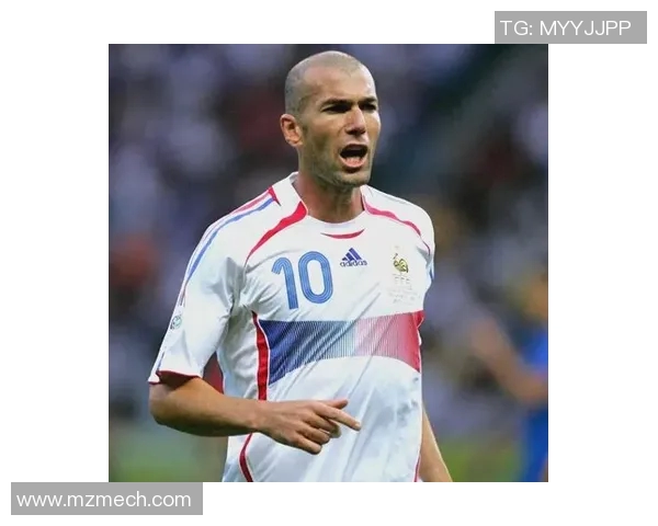 世界杯足球明星泪洒赛场背后的故事与情感交织的瞬间